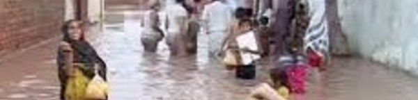 Colère contre la lenteur des secours  après les inondations en Inde et Pakistan