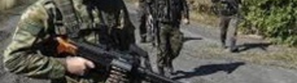 Les rebelles pro-russes annoncent le retrait  de leur artillerie du front