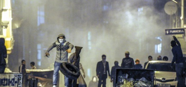 Nouveaux affrontements entre la police  et les manifestants kurdes