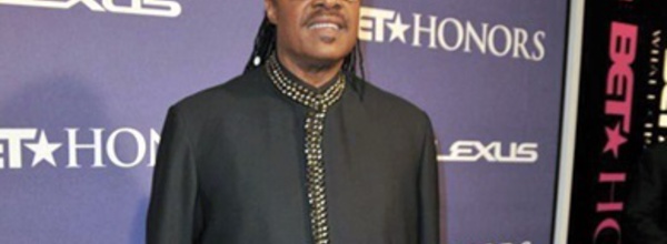 ​Stevie Wonder  attend un triplé à l’âge de 64 ans !
