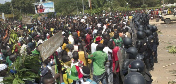 ​Les manifestants burkinabés  exigent le départ du président