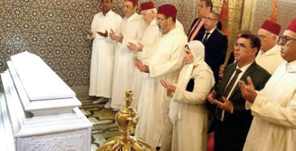 Une délégation du B.P de l’USFP se recueille sur les tombes de Feux S.M le Roi Mohammed V et S.M le Roi Hassan II