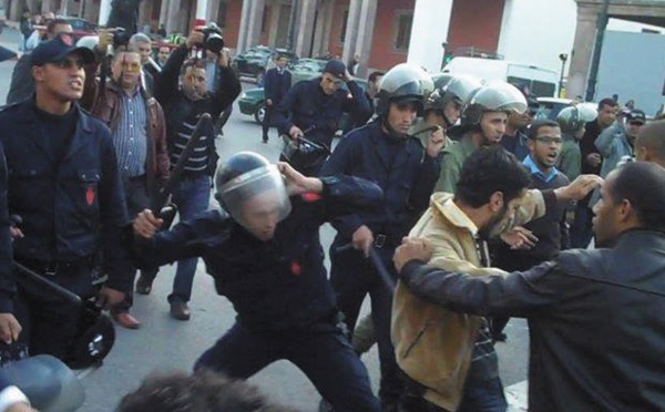 ​Des étudiants tabassés par les forces de l’ordre devant le Parlement