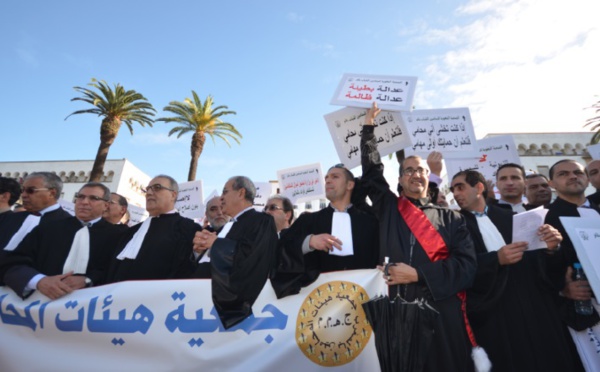 Les hommes en noir voient rouge