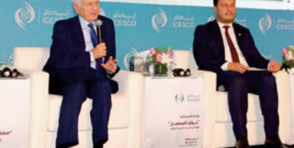 André Azoulay s’exprimant au siège de l’ICESCO