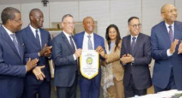 Le président de la CAF félicite le Maroc pour ses stades et infrastructures de football de "classe mondiale"