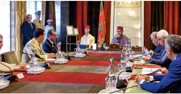 SM le Roi préside une séance de travail consacrée à l’examen de la situation à la suite du tremblement de terre: Directives Royales pour