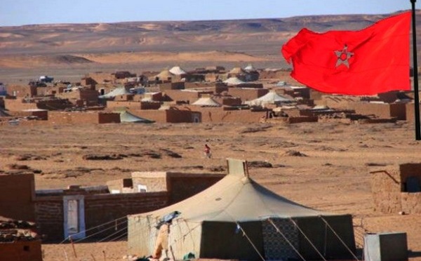 Le drapeau marocain hissé sur les camps de Tindouf