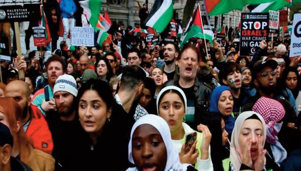 A Londres, des dizaines de milliers de manifestants réclament la fin de la guerre à Gaza