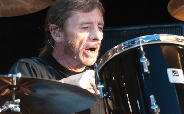 ​Le batteur d'AC/DC  Phil Rudd plaide  coupable de  menaces de mort