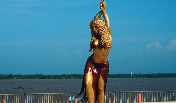 Shakira immortalisée par une statue dans sa ville natale en Colombie