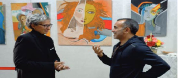 Vernissage d'une exposition à Rabat des œuvres de l’artiste-peintre Hasna Ettour