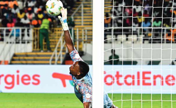 out sourit désormais au Congolais Mpasi