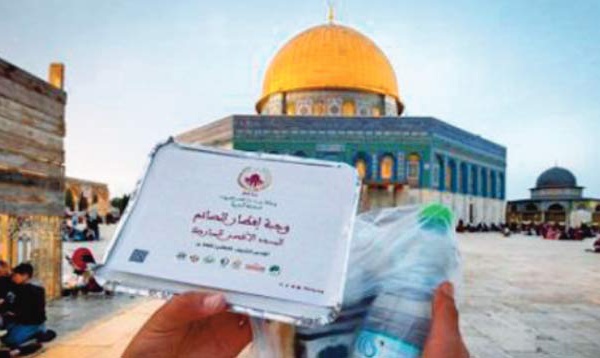 L’Agence Bayt Mal Al Qods achève l’opération du panier alimentaire et poursuit la distribution des repas à Al Qods