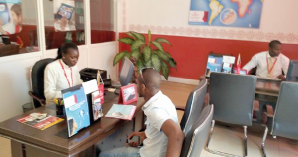 Royal Air Maroc recrute des hôtesses et stewards en Guinée-Bissau