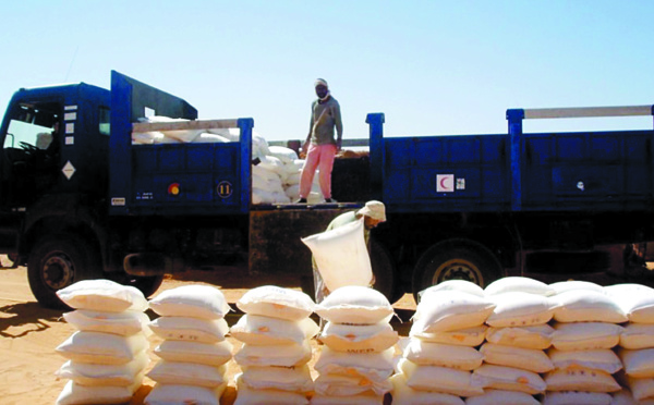 Le détournement des aides humanitaires par le Polisario provoque l’ire  des habitants des camps de Tindouf