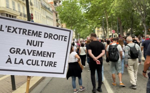 Le monde de la culture manifeste contre l'extrême droite à Paris