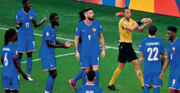 La France laisse filer la première place