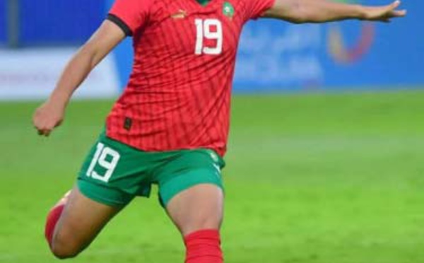 Sakina Ouzaraoui Diki signe au Costa Adeje Tenerife