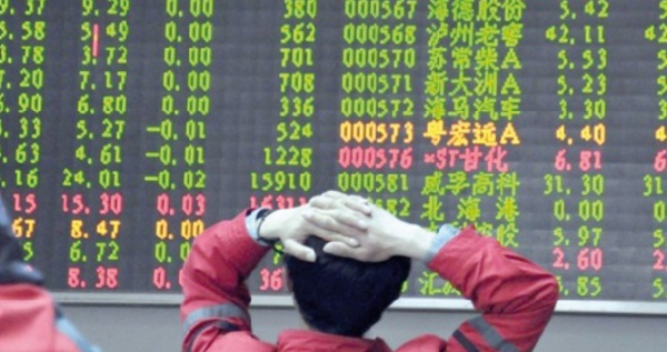 La rechute des bourses chinoises ravive les craintes d'une nouvelle dépréciation du yuan