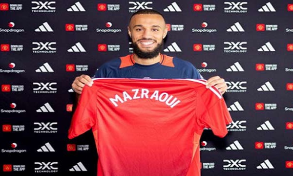Noussair Mazraoui rejoint Manchester United