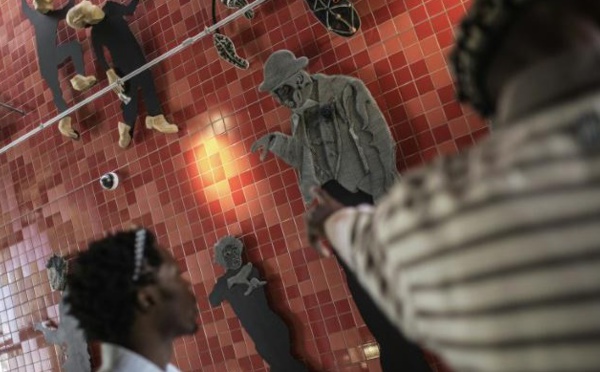 Pain avarié et bouse, ou l'art du recyclage par des artistes de Soweto