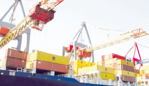 Allègement de 22,3 % du déficit commercial à fin septembre 2015