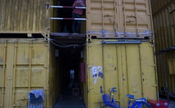 ​En Thaïlande, une rare cité ouvrière en forme de Lego géant de containers