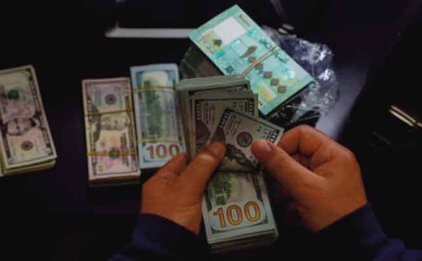 Le dollar démarre l'année en fanfare, au plus haut depuis deux ans
