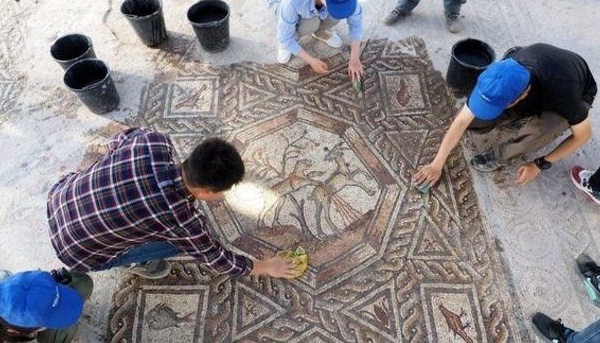 Une remarquable mosaïque vieille de 1700 ans dévoilée en Israël