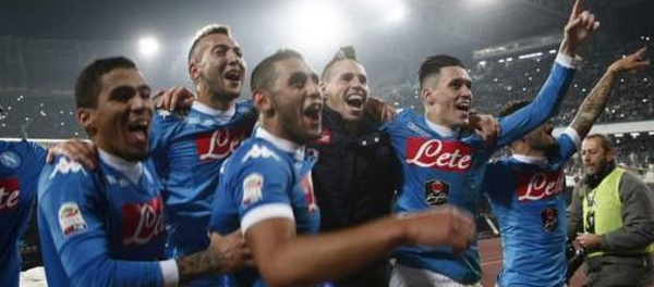 Naples renverse l'Inter et s'installe en tête du calcio