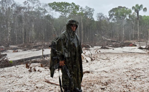 La plage d’Amazonie, empreinte d’une mine illégale