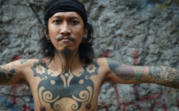 La nouvelle vie des tatouages tribaux d'Indonésie