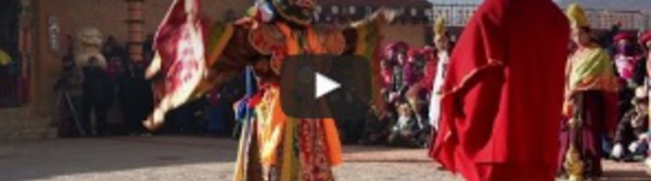 Sur le toit du monde, la danse des moines tibétains