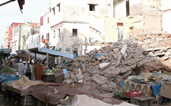 Abris de fortune et maisons menaçant ruine