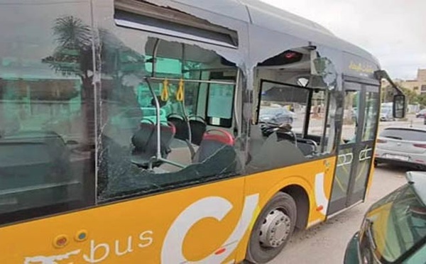 Mohammedia : La vidéo sur un incident dans un bus de transport documente une querelle et non une attaque criminelle