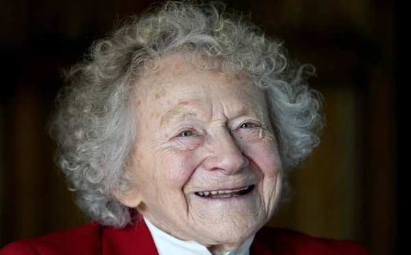 Dorothea Barron, vétérane de la Seconde guerre mondiale et prof de yoga à 100 ans