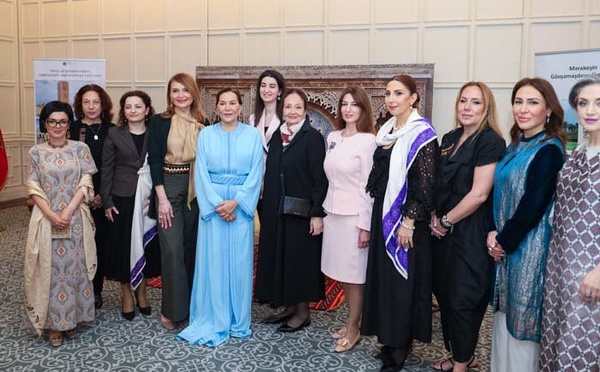 SAR la Princesse Lalla Hasnaa offre à Bakou une cérémonie de thé en l’honneur de personnalités féminines azerbaïdjanaises du monde de la culture et des arts