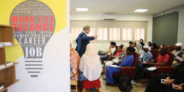 Master class à Laâyoune sur l'innovation technologique et l'intelligence artificielle et économique