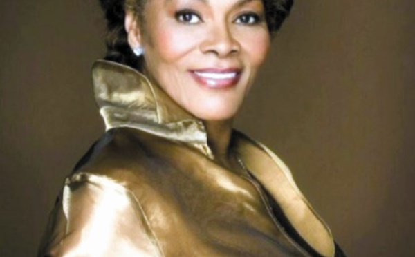 Scandales de stars à l'aéroport :  Dionne Warwick, mai 2002