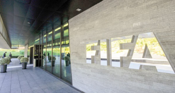 FIFA : Sexwale ne veut pas de l'Europe, Infantino engrange les soutiens