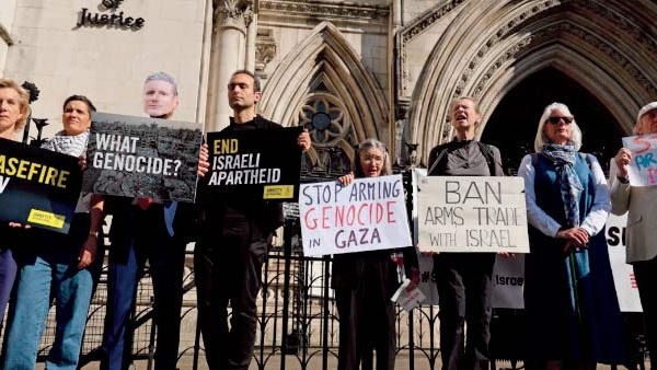 Appel des artistes britanniques à bloquer les ventes d'armes à Israël