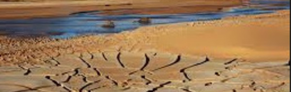 La Terre assoiffée absorbe de l’eau