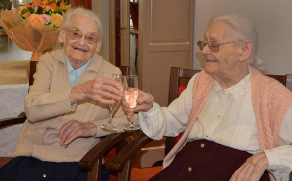 Deux jumelles fêtent leurs 208 ans
