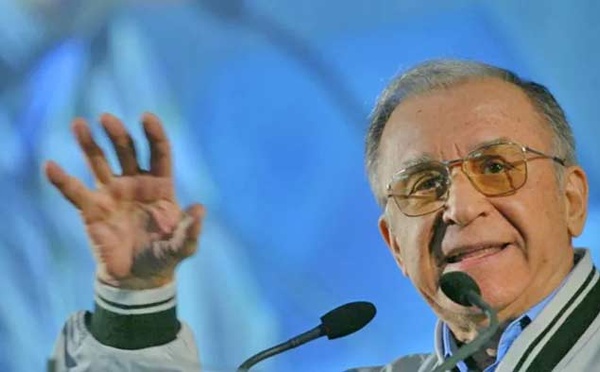Ion Iliescu,"Petit père" de la Roumanie post-communiste rattrapé par les démêlés judiciaires