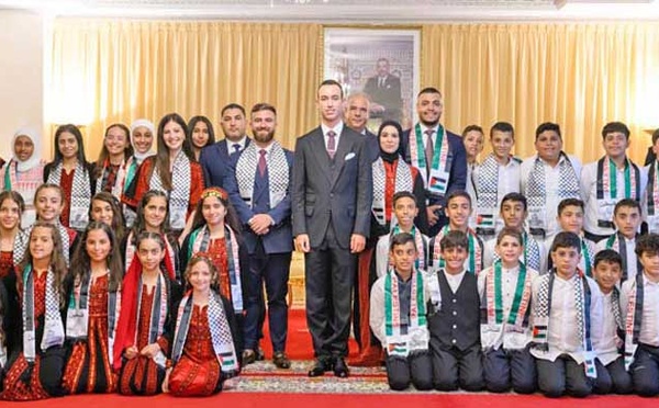 SAR le Prince Héritier Moulay El Hassan reçoit les enfants maqdessis participant à la 16ème édition des colonies de vacances de l’Agence Bayt Mal Al-Qods Acharif