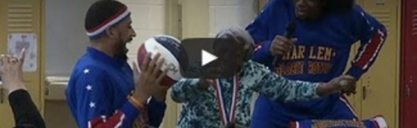 Une mamie de 107 ans danse avec Harlem Globetrotters