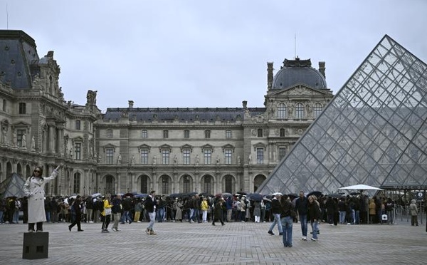 Vol de bijoux au Louvre: Les cambrioleurs traqués, le musée sous pression