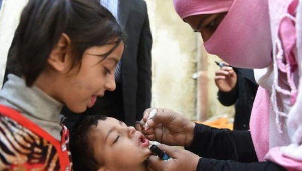Au Pakistan, convaincre pour vaincre la polio