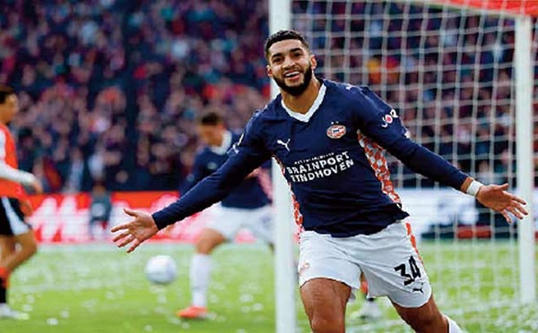 Un hat-trick de Saibari propulse le PSV en tête du classement